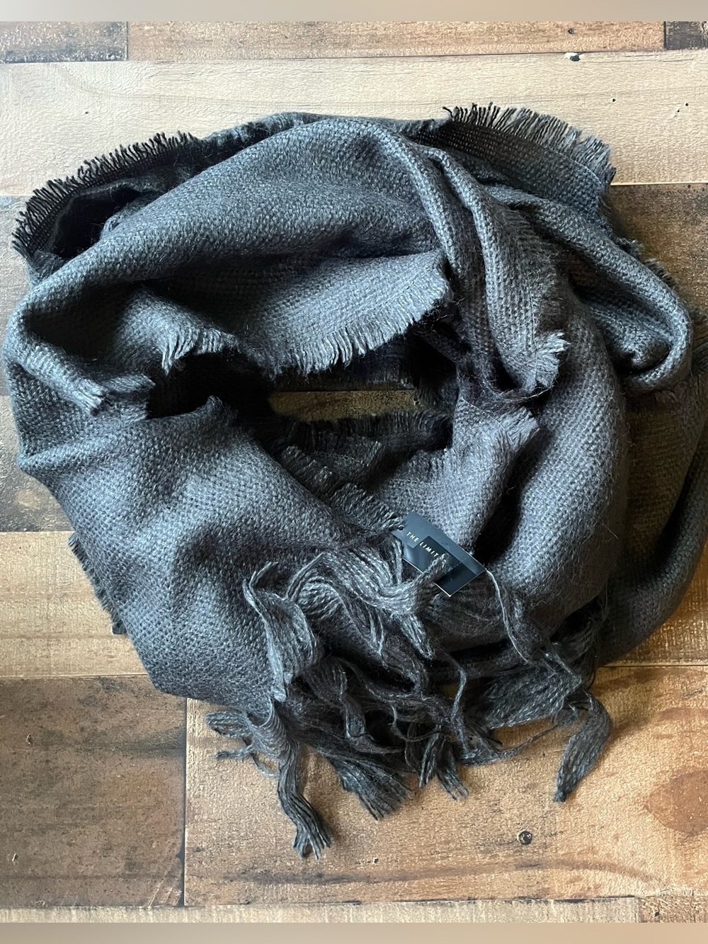 NWT Women's Gray Blanket Fringe Scarf | OS